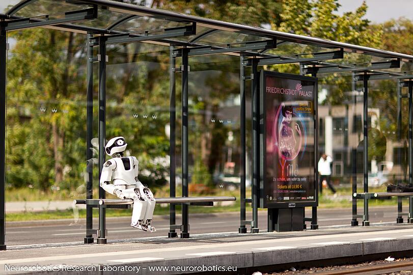 Unter anderem den flirtenden Roboter Myon (hier: nicht flirtend) kann man im Zukunftslabor treffen.