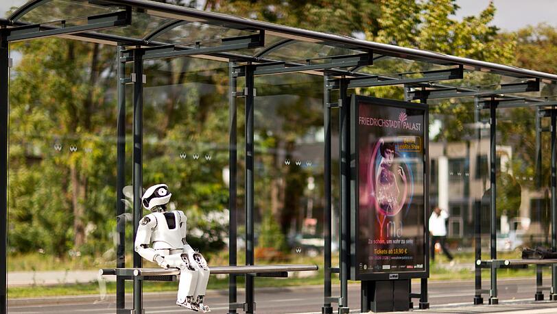 Unter anderem den flirtenden Roboter Myon (hier: nicht flirtend) kann man im Zukunftslabor treffen. Unter anderem den flirtenden Roboter Myon (hier: nicht flirtend) kann man im Zukunftslabor treffen.