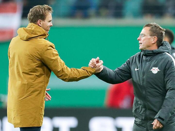 Noch Konkurrenten, bald Kollegen bei RB Leipzig: Sportdirektor Ralf Rangnick (r) und Trainer Julian Nagelsmann.