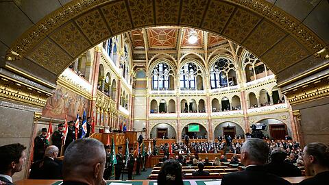 Im ungarischen Parlament sollen Abgeordnete k&uuml;nftig nicht l&auml;nger als zw&ouml;lf Jahre t&auml;tig sein k&ouml;nnen. (Archivbild)