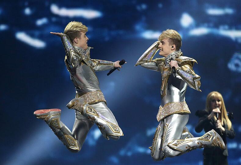 In diesem wurden die irischen Zwillinge Jedward allerdings nicht für ihr Space-Outfit belohnt: Nur rang 19.
