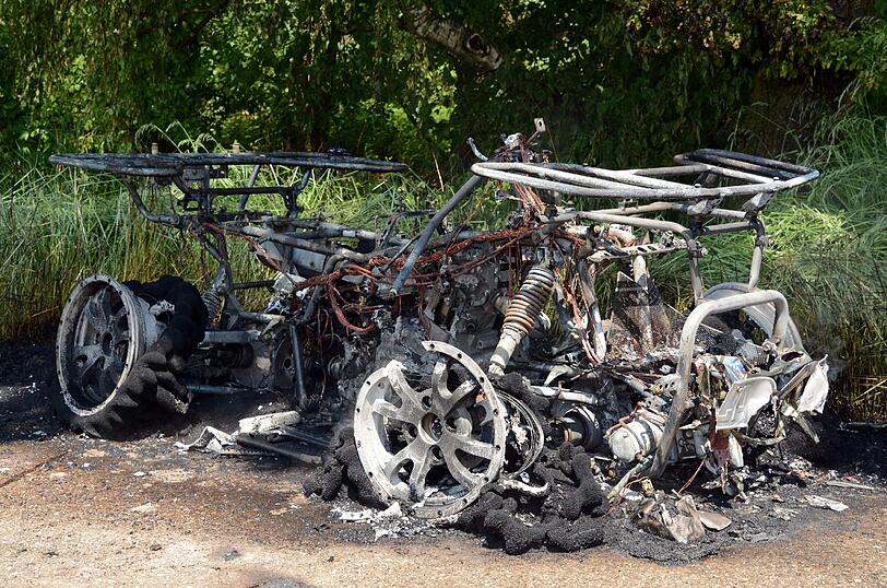 Ein brennendes Quad drohte einen Waldbrand auszulösen. Die Feuerwehr konnte die Katastrophe verhindern.