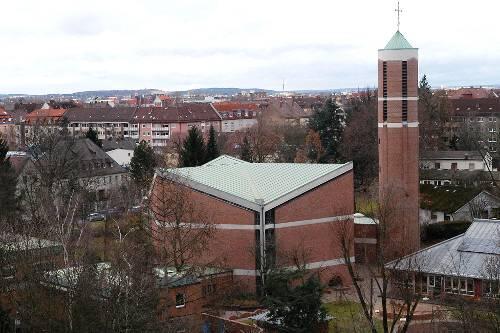 Die einsturzgefährdete Kreuzkirche im Nürnberger Stadtteil Schweinau