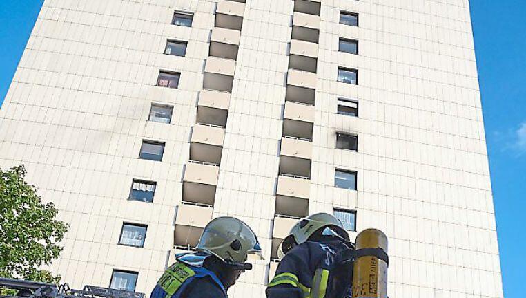 Im siebten Stock brach das Feuer aus. Im siebten Stock brach das Feuer aus.