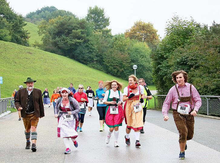 Die Bilder vom Trachtenlauf.