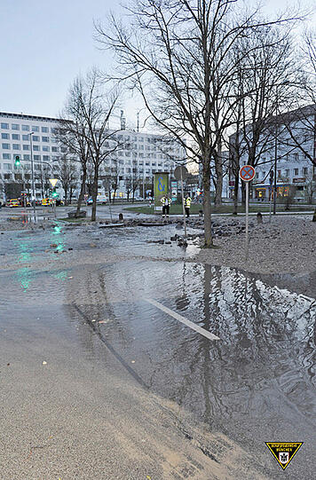 Land unter! So sah es am Donnerstagmorgen in der Balanstraße aus.