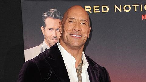 Dwayne "The Rock" Johnson hat bestätigt, dass es seiner Mutter nach einem Autounfall "wirklich gut" geht.