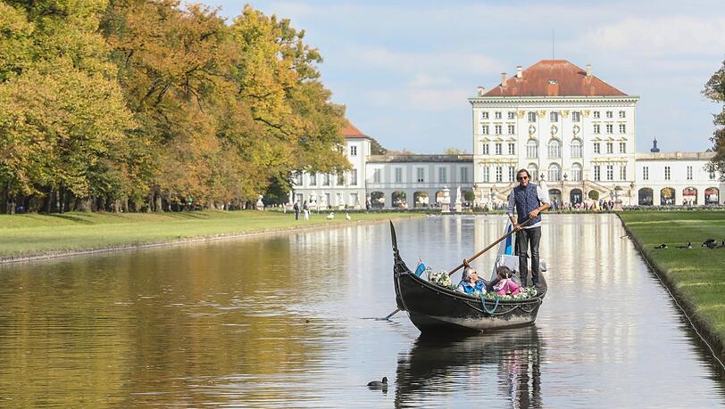Herbst im Schlosspark. Herbst im Schlosspark.