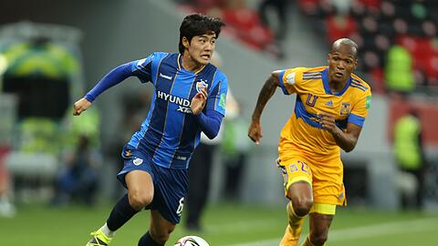 Young-Woo Seol (l) kommt zum FCA. (Archivbild) Young-Woo Seol (l) kommt zum FCA. (Archivbild)