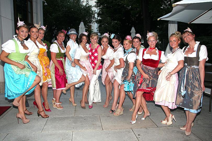 Promis bei der Schatzi-Modenschau in München: Die Bilder