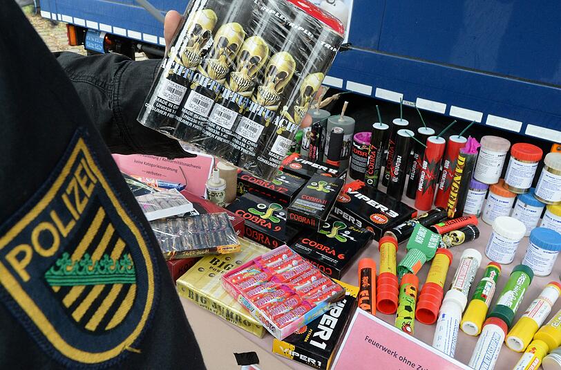 Immer mehr illegale Feuerwerkskörper werden aus Tschechien über die Grenze nach Deutschland geschmuggelt.