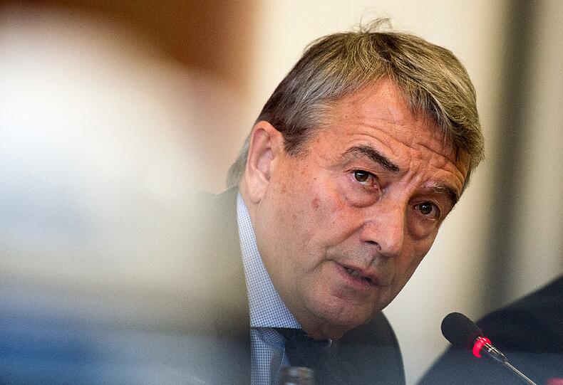 DFB-Präsident Wolfgang Niersbach hatte auf die Fragen auf der Pressekonferenz oft keine konkreten Antworten.