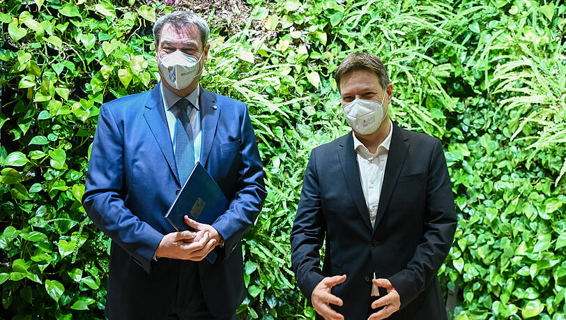 Robert Habeck, Bundesminister für Wirtschaft und Klimaschutz, und Markus Söder kommen in der Staatskanzlei zu Gesprächen zusammen.