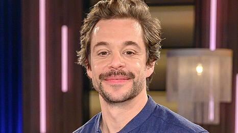 Tobias Krell, hier in der WDR-Talkshow "K&ouml;lner Treff", betont gerne, wieviel Spa&szlig; ihm die Arbeit macht - mit seinen Kollegen, die er zu seinen Freunden z&auml;hlt, und den Kindern als Publikum.