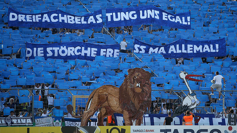 Beeindruckend: Die Stadion-Choreographie der Sechzger vor dem Pokalspiel gegen Holstein Kiel.