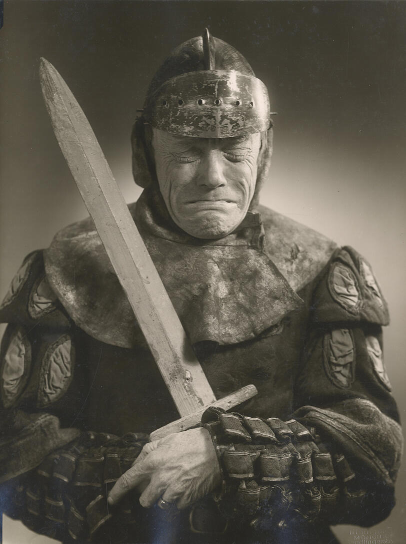 Karl Valentin als Ritter.