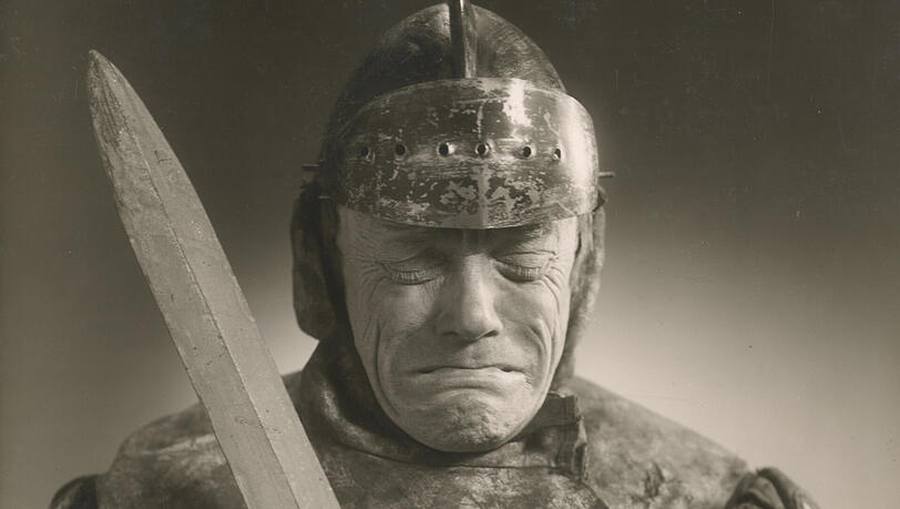 Karl Valentin als Ritter.