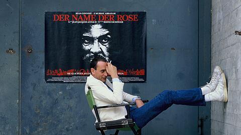 Bernd Eichinger in einer Drehpause von &bdquo;Der Name der Rose&ldquo; 1986.