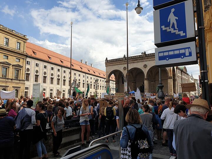 Gut besucht: Die Demo am Sonntag am Marienplatz.