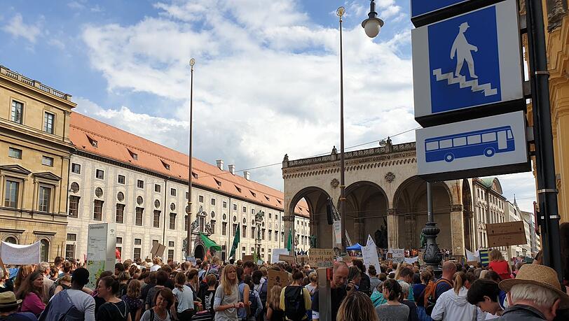 Gut besucht: Die Demo am Sonntag am Marienplatz. Gut besucht: Die Demo am Sonntag am Marienplatz.