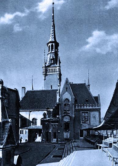 1886: Das "Kleine" Rathaus, angebaut an das Alte Rathaus, das hier noch in neugotischer Optik zu sehen ist.
