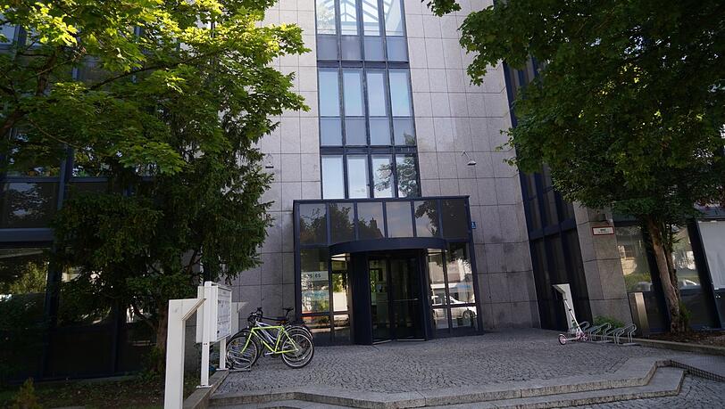 Die private Realschule ist in diesem Bürohaus in Trudering untergebracht. Seit 1. Mail läuft das Insolvenzverfahren.