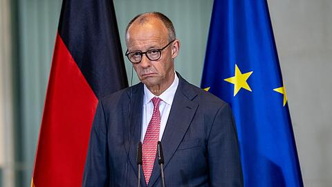 CDU-Chef Merz bindet die Fraktion bei der Spahn-Nachfolge eng ein. CDU-Chef Merz bindet die Fraktion bei der Spahn-Nachfolge eng ein.