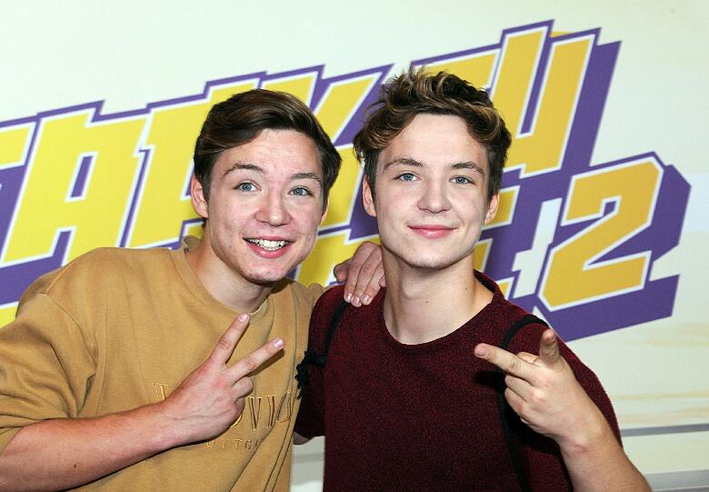 Die 16-jährigen YouTube-Zwillinge "Die Lochis" sind sich bis kurz vor dem Jahreswechsel angeblich uneins und entscheiden kurzfristig. "Irgendwo bei Freunden, bei uns ist das immer ein bisschen spontan."