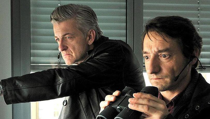 Die "Tatort"-Ermittler Ritter und Stark beobachten die Geldübergabe Die "Tatort"-Ermittler Ritter und Stark beobachten die Geldübergabe