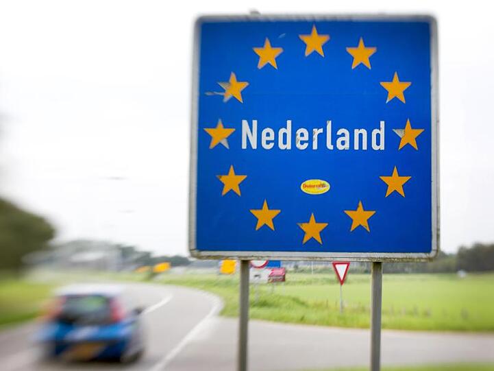 Als erstes Land in Europa führen die Niederlande Tempo 100 als Höchstgeschwindigkeit auf allen Autobahnen ein.