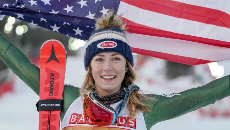 Die US-Amerikanerin Mikaela Shiffrin ist durch Rennabsagen unverhofft früh Siegerin im Gesamt-Welcup geworden. Die US-Amerikanerin Mikaela Shiffrin ist durch Rennabsagen unverhofft früh Siegerin im Gesamt-Welcup geworden.