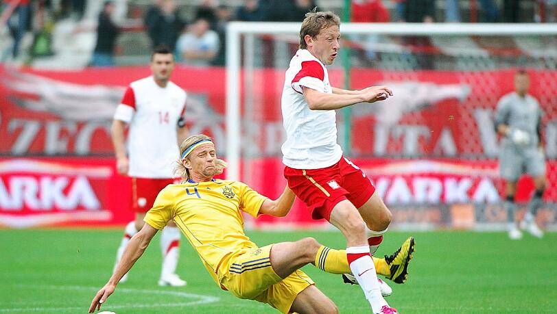 Anatolij Tymoshchuk (l.), der Superstar der Ukraine, hier im Spiel gegen Polen. Anatolij Tymoshchuk (l.), der Superstar der Ukraine, hier im Spiel gegen Polen.