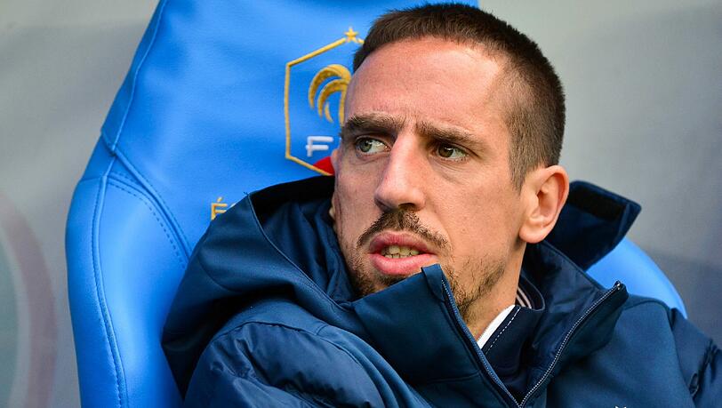 Grund zur Sorge für Frankreichs Nationalmannschaft: Franck Ribéry hat Rücken. Grund zur Sorge für Frankreichs Nationalmannschaft: Franck Ribéry hat Rücken.