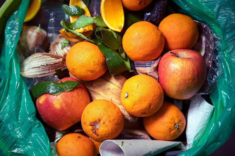 Was tun mit &uuml;berreifen Fr&uuml;chten, die nicht mehr ganz so appetitlich aussehen? Viele entscheiden sich beim Anblick von schrumpeligem Obst f&uuml;r die Tonne. Doch Lebensmittelverschwendung ist in vielerlei Hinsicht keine gute Idee. Ressourcen werden verschwendet und der Geldbeutel strapaziert. &Uuml;berreifes Obst l&auml;sst sich wunderbar und zu leckeren Kreationen weiterverarbeiten.