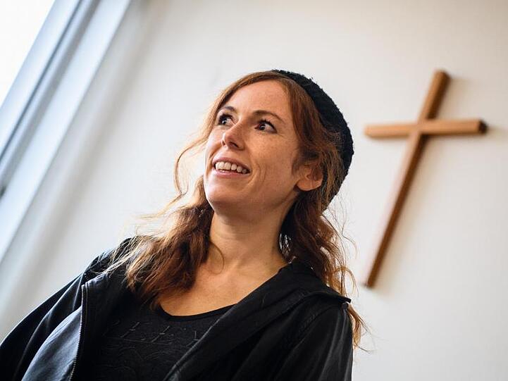 Die beschuldigte Schauspielerin Antje Mönning im Gerichtssaal vom Amtsgericht. Foto: Matthias Balk