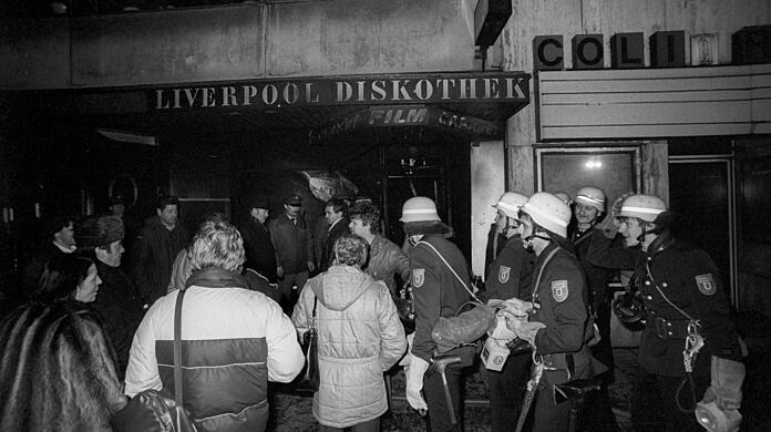 Bei dem Anschlag auf die Diskothek Liverpool am 7. Januar 1984 wurden acht Menschen schwer verletzt. Corinna Tartarotti starb Monate später an ihren schwersten Brandverletzungen.