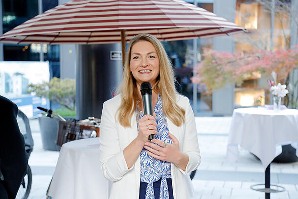 Dr. Judith Gerlach Dr. Judith Gerlach