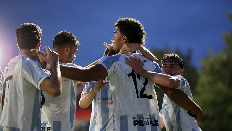Die Löwen gewinnen gegen den TSV Aubstadt mit 3:2. Die Löwen gewinnen gegen den TSV Aubstadt mit 3:2.