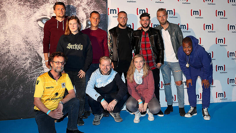 Die Löwen im Kino - beim "High Speed meet and greet" im Mathäser Kino. Bei "Fast + Furious 8"! Die Fans hatten so die Gelegenheit, die 1860-Profis mal in einer ganz anderen Umgebung zu erleben. Es gab Selfies ohne Ende, Autogramme bis zum Abwinken, Popcorn in rauen Mengen, spannende Duelle am Kicker. Die Bilder.