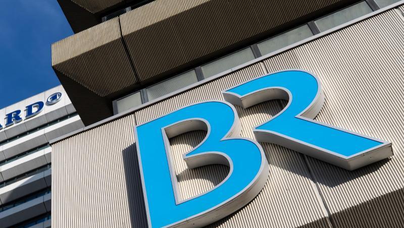Das Logo vom Bayerischen Rundfunk (BR) und der ARD sind am Funkhaus zu sehen. Foto: Sven Hoppe/dpa/Archivbild Das Logo vom Bayerischen Rundfunk (BR) und der ARD sind am Funkhaus zu sehen. Foto: Sven Hoppe/dpa/Archivbild