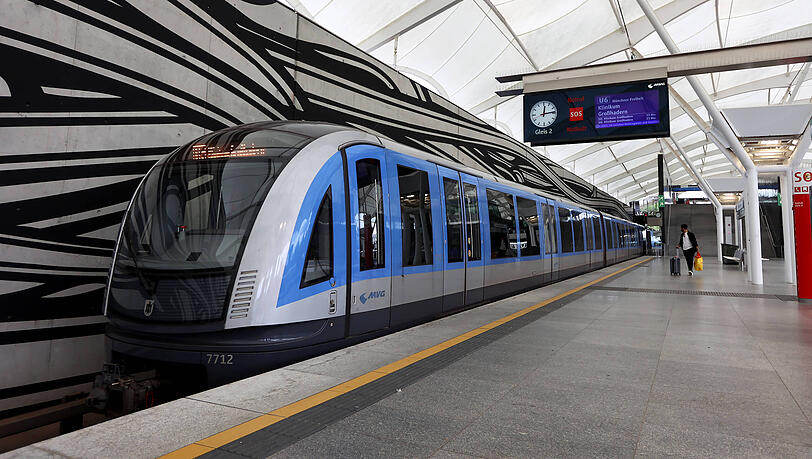 In der U-Bahn Haltestelle Fröttmaning trainiert die Polizei von Dienstag bis Freitag die Abwehr eines Amok-Angriffs. (Symbolbild) In der U-Bahn Haltestelle Fröttmaning trainiert die Polizei von Dienstag bis Freitag die Abwehr eines Amok-Angriffs. (Symbolbild)