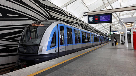 In der U-Bahn Haltestelle Fröttmaning trainiert die Polizei von Dienstag bis Freitag die Abwehr eines Amok-Angriffs. (Symbolbild)