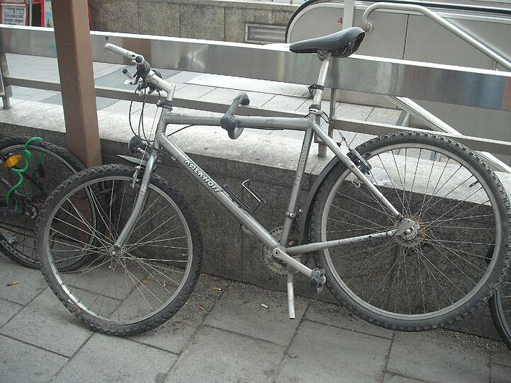 Keiner schöner Anblick: Schrott-Radl in München