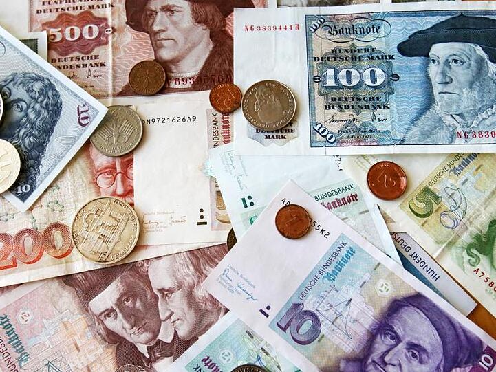 Die alten Scheine und Münzen können anders als in vielen anderen Euroländern bei der Bundesbank unbefristet umgetauscht werden.