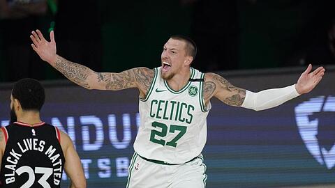 Daniel Theis ist in seiner dritten Saison in der stärksten Basketball-Liga der Welt erstmals unumstrittener Stammspieler.