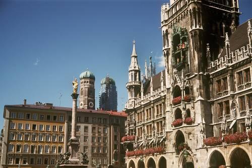 Das Rathaus in München - hier wird offenbar so manche Stadtrats-Initiative gestartet, die dann im Sande verläuft.