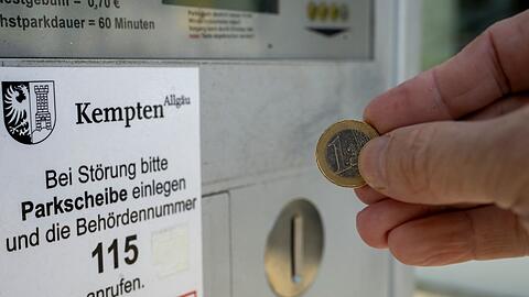 Nach der Aff&auml;re um einen Millionendiebstahl aus st&auml;dtischen Parkscheinautomaten will die Stadt Kempten nun auf bargeldlose Systeme setzen. (Archivfoto)