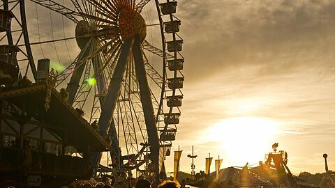 Die Wiesn im Sonnenuntergang.