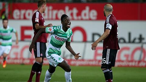 Nürnberg K.o.: Der Fürther Abdul Rahman Baba (M) jubelt über seinen Treffer zum 3:1 in der 57. Minute.