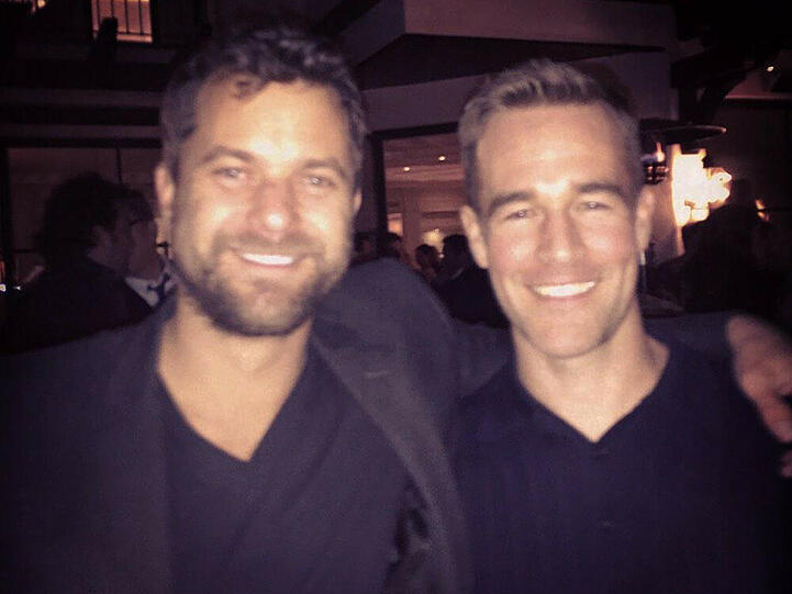 Freuen sich über ihr Wiedersehen: James Van Der Beek (r.) und Joshua Jackson